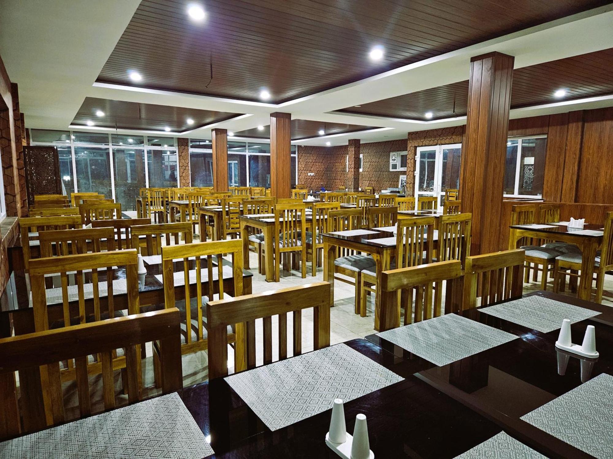 Tulips Village Resorts Уті Екстер'єр фото
