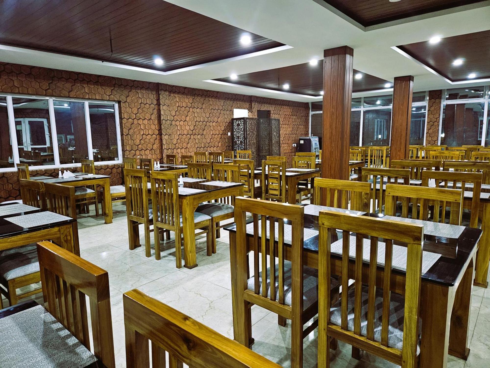 Tulips Village Resorts Уті Екстер'єр фото